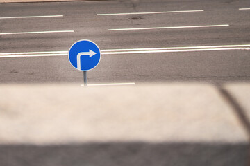 Road sign 'Right Turn Only' next to a city street
