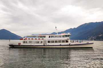 Obraz premium beautiful landscape of the lake against the background of mountains in Switzerland
