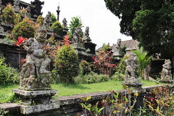 Fototapeta premium Stone statues of a Hindu god at Pura Besakih. Bali, Indonesia