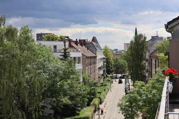 Sommerliche Stra&szlig;enansicht in Hamburg