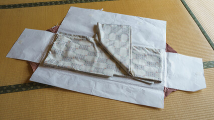 和室と着物｜たとう紙で着物を保管する　イメージ