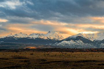 Atardecer invernal en la cordillera de los Andes