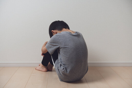 「うなだれる人」の写真素材 | 735件の無料イラスト画像 | Adobe Stock