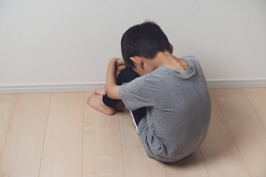 「うなだれる人」の写真素材 | 735件の無料イラスト画像 | Adobe Stock