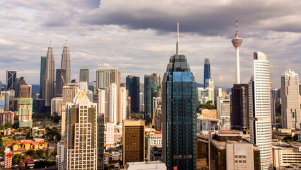 Obraz premium Aerial view of the silhouette of skyscrapers and the city center of Kuala Lumpur.