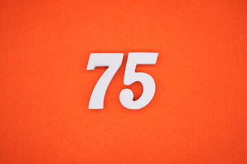 The numbers are made of white painted wood. Placed on the floor was orange paper.