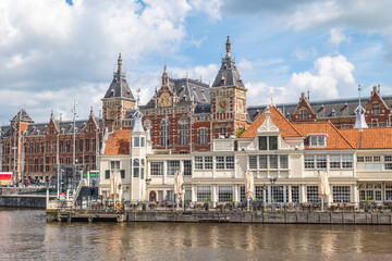 Obraz premium Amsterdam Centraal station, the largest railway station in Amsterdam, North Holland, the Netherlands