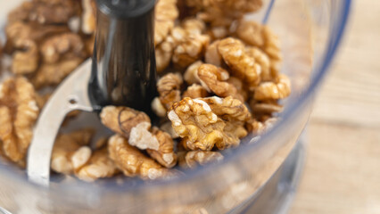 Walnut in blender, Grinding walnut kernels in blender, the process of chopping nuts in a blender