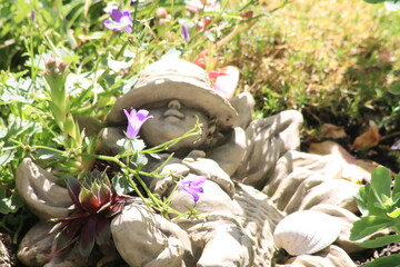Dekor Junge im Garten