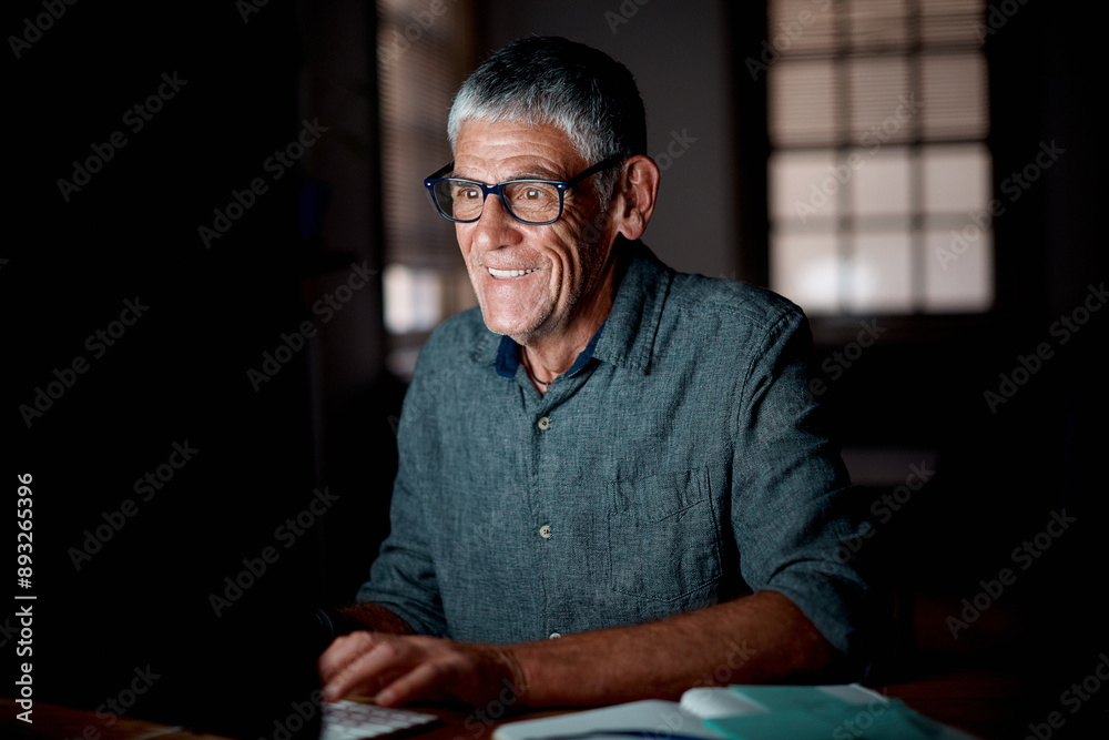 Aufkleber senior man, night and computer in office for digital report deadline, admin and online research. eld