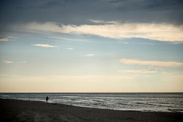 Einsame Person am Strand