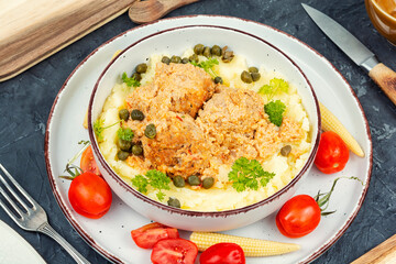 Diet homemade meatballs and mashed potatoes.