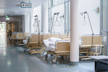 Transportable beds for sick and non-ambulatory patients in the hospital. Devices for transporting seriously ill and incapacitated people.