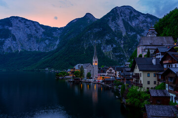 Fototapeta premium Panoramic view of the village of Hallstatt on Lake Hallstatt in Austria.