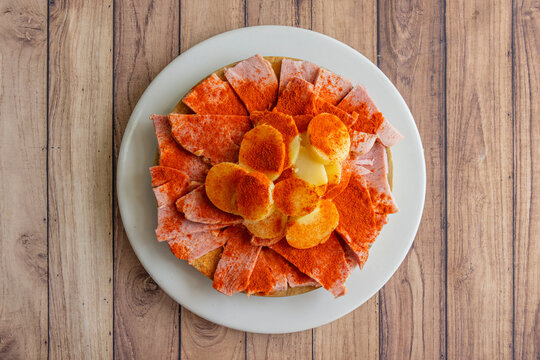  Lacon with paprika is a traditional dish of Galician gastronomy, especially popular during the Entroido (Carnival) festival