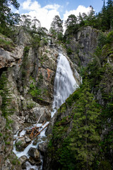 Cascade du Boréon dans le Parc National du Mercantour en france en été