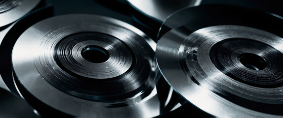 Metallic Overlapping Discs