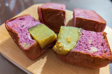 紫芋とさつまいものパン