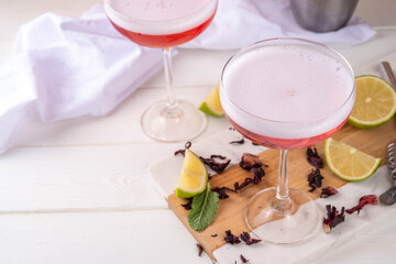 Hibiscus martini drink with ice, lime and mint