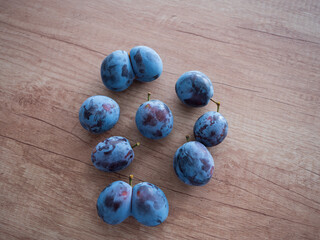 Plums represent a long-time popular Slovak commonly grown fruit tree. Plums belong to the Prunus group between ringlots and mirabelles. Both plum and ringlot fruits are covered with a wax coating.