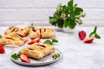 Sweet puff pastry cakes with strawberry