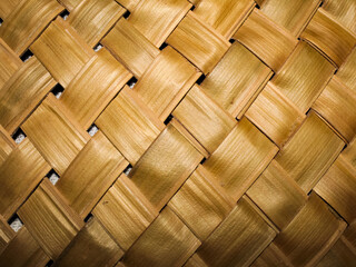 Obraz premium Detail of mat, woven with natural straw from intertwined palm leaves, according to indigenous tradition in Brazil.