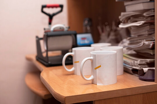 Thermopress for making cups, transferring an image printed with sublimation ink onto cups, making souvenir products at home