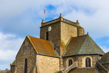 Église Saint-Nicolas, au bord de la mer, à Barfleur