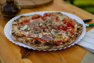 smaczna pizza na festynie
