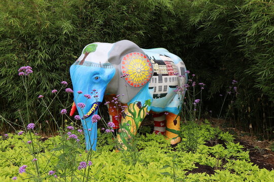Statue d'&eacute;l&eacute;phant d&eacute;cor&eacute;e, ville de Toul, d&eacute;partement de Meurthe et Moselle, France