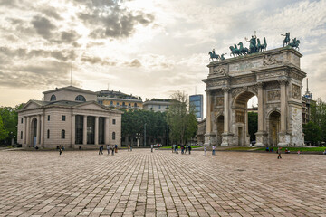 Obraz premium Sunset view of Piazza Sempione with the Arch of Peace (1838), Milan, Lombardy, Italy
