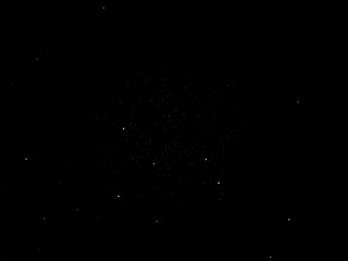 Fundo preto grunge, com riscos e rabiscos. Fundo abstrato com detalhes e efeito grunge. Textura em fundo preto vintage.