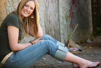 Obraz premium Woman In Alley