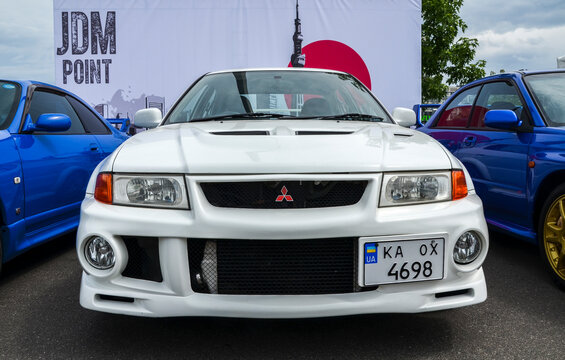Legendary Japanese sports car all-wheel drive sedan white Mitsubishi Lancer Evolution VI 1999 is a cult sports model of the 90s