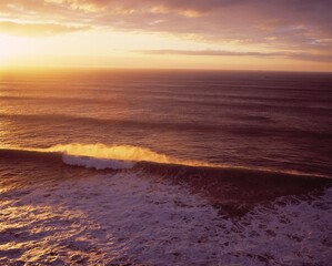 Obraz premium Sunset And Pacific Ocean Waves