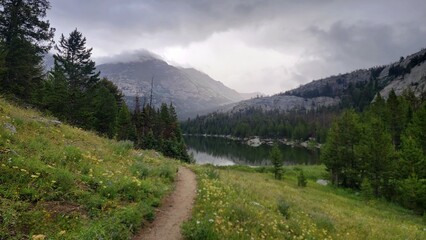 Obraz premium Rainy day hiking in the mountains 