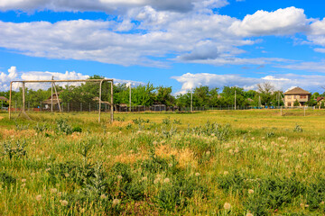 Obraz premium A field with a soccer goal and a house in the background
