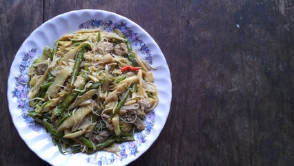 Stir-fried bamboo shoots with peanuts, meat, vermicelli, bitter, plate