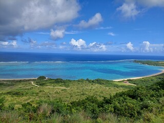 Fototapeta premium 牧場と浜辺