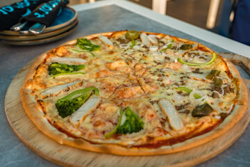 カザフスタンマンギスタウのピザ