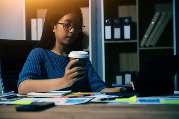 The designer team is designing the uxui system to make the uxui system work well on new phones and support system updates. Website development concept UI UX front end designer