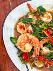 Prawns stir fire with Thai basil