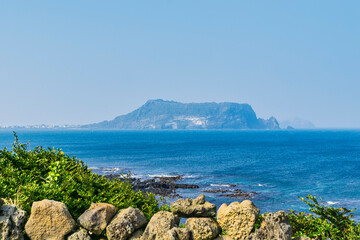 제주도 섭지코지에서 바라보는 성산일출봉.