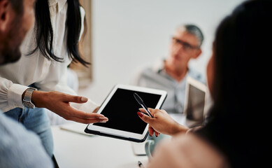 Obraz premium Business people, planning and tablet in meeting, conversation and brainstorming with ideas. Group, employees and teamwork with screen, update company website and online news for project and proposal