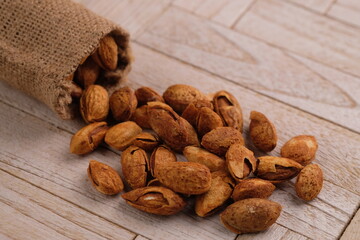 roasted almonds. Almonds are part of the Prunoidae subfamily of the Rosaceae family. This plant is in the same classification as peaches in the subgenus Amygdalus within Prunus. Prunus dulcis