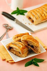 Strudel with apples and raisins.