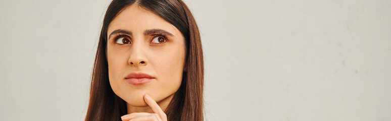 A woman posing and looking away.