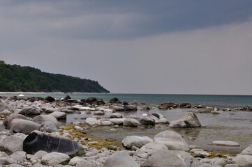 idyllischer Steinstrand auf Rügen Nähe Arkona - idyllic stone beach on Rügen near Arkona