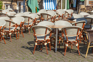 Stühle und Tische eines Cafes, Gastronomie, Deutschland
