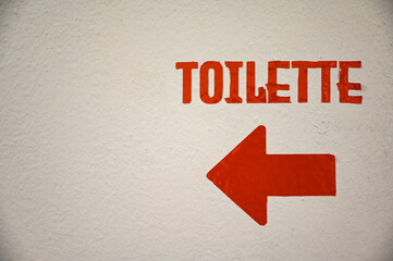 toilets with arrows